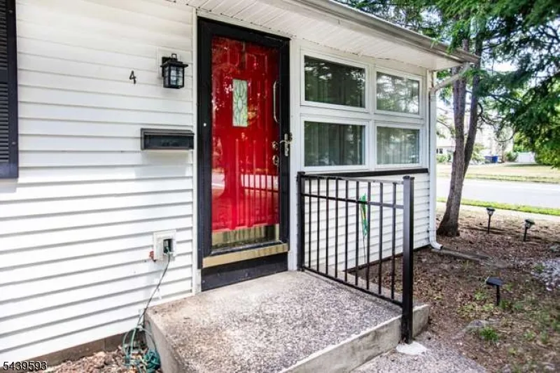 4 Beverly Rd Glen Rock, NJ 07452