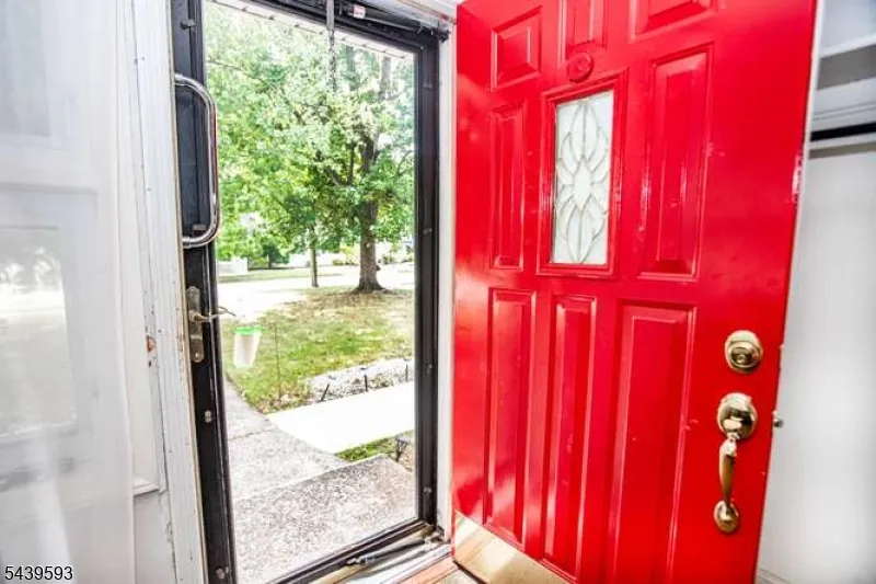 4 Beverly Rd Glen Rock, NJ 07452