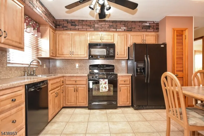 23 Harrison Ave Saddle Brook, NJ 07663