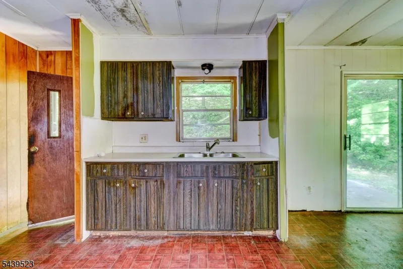 77 Sand Pond Rd Hardyston, NJ 07419