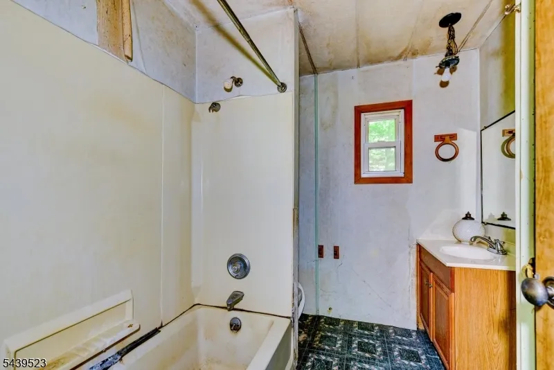 77 Sand Pond Rd Hardyston, NJ 07419