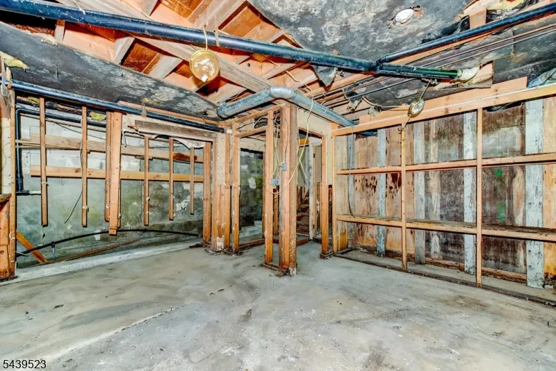 77 Sand Pond Rd Hardyston, NJ 07419