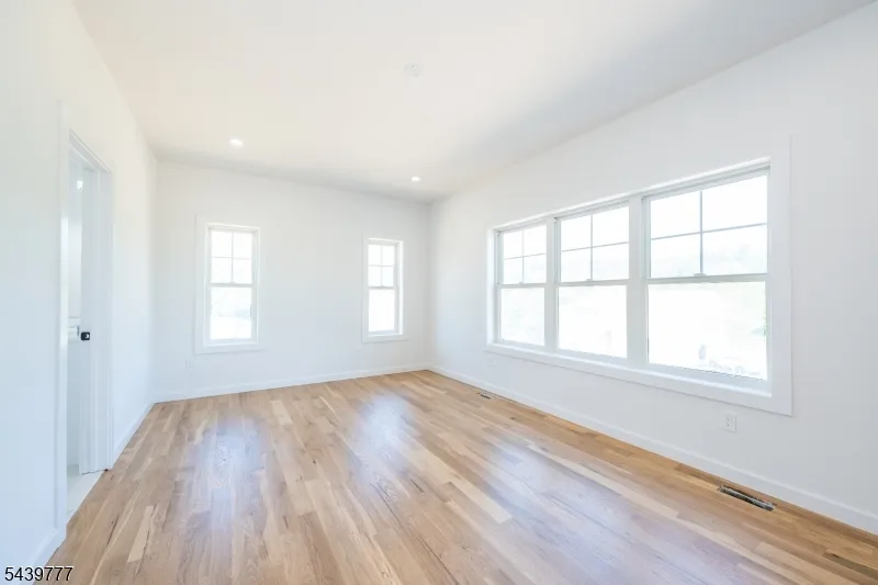 9 Emerald Dr Hardyston, NJ 07419