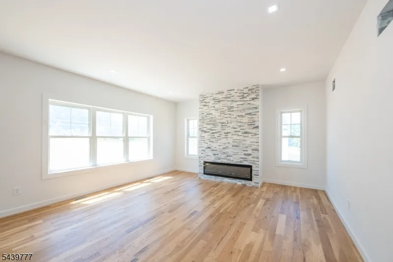 9 Emerald Dr Hardyston, NJ 07419
