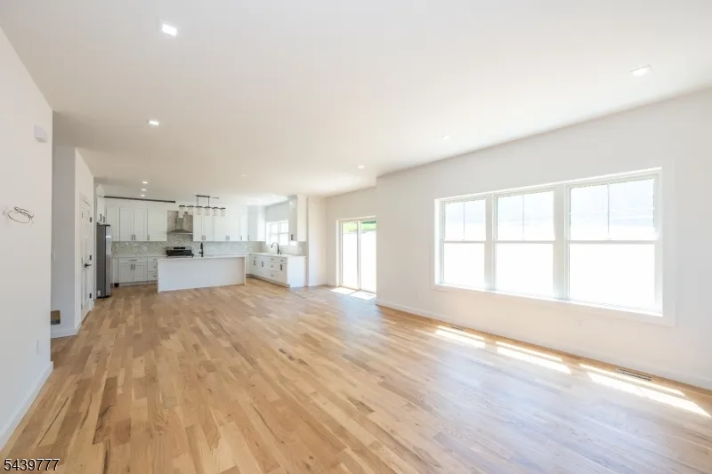 9 Emerald Dr Hardyston, NJ 07419