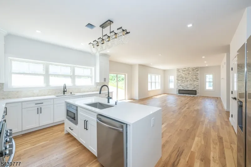 9 Emerald Dr Hardyston, NJ 07419