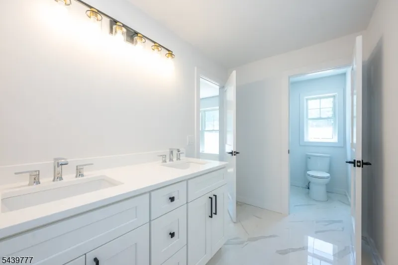9 Emerald Dr Hardyston, NJ 07419