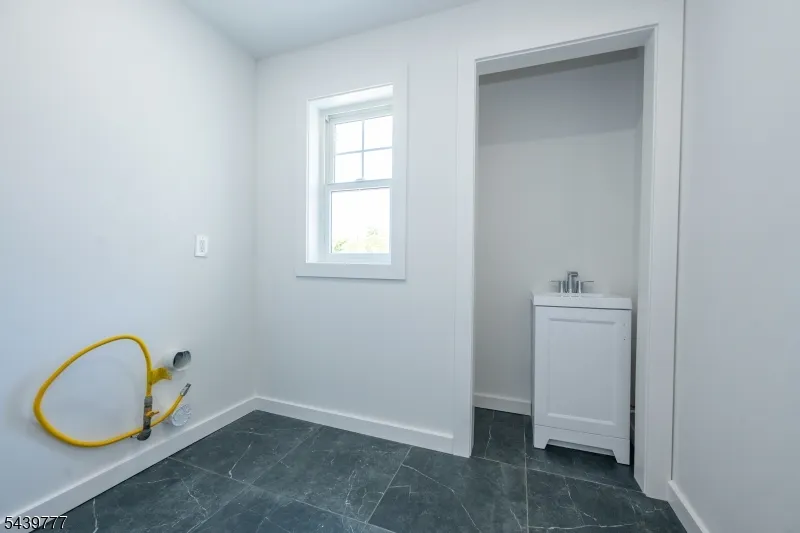 9 Emerald Dr Hardyston, NJ 07419