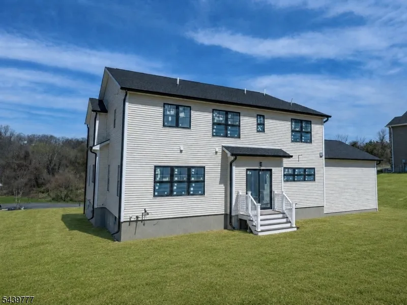 9 Emerald Dr Hardyston, NJ 07419