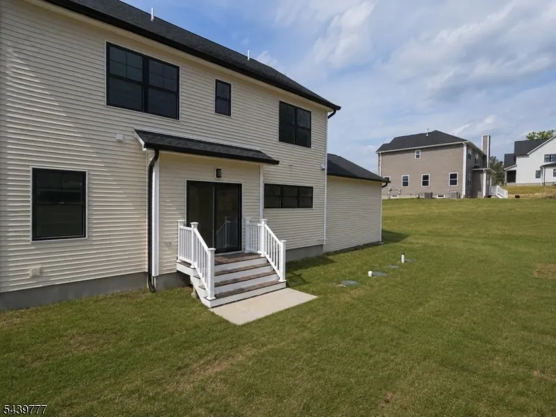 9 Emerald Dr Hardyston, NJ 07419