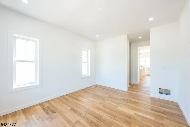9 Emerald Dr Hardyston, NJ 07419