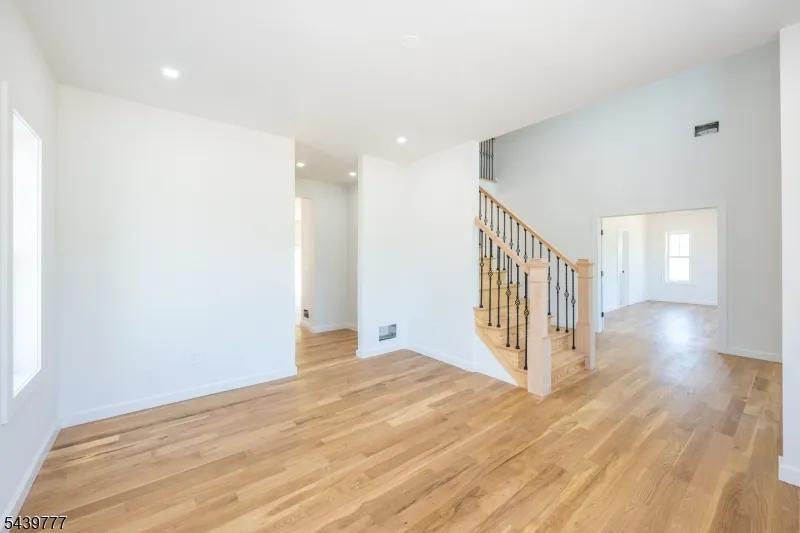 9 Emerald Dr Hardyston, NJ 07419