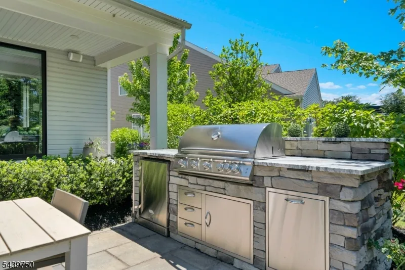 53 Sofia Dr Manalapan, NJ 07726