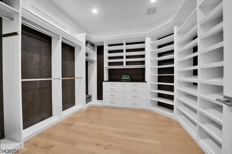 53 Sofia Dr Manalapan, NJ 07726