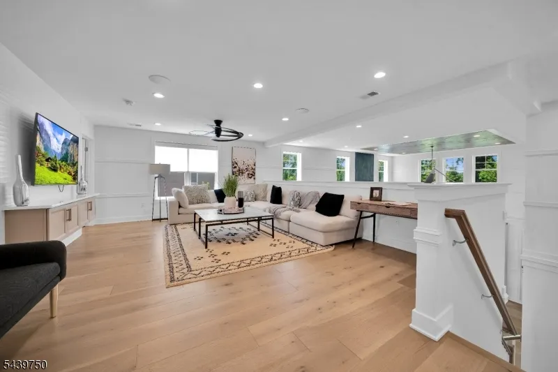 53 Sofia Dr Manalapan, NJ 07726