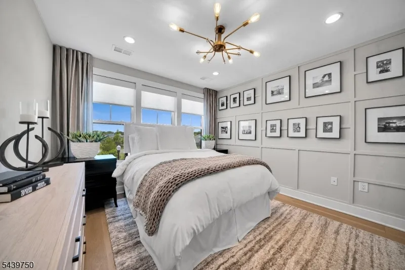 53 Sofia Dr Manalapan, NJ 07726