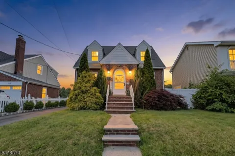 1312 Dewitt Ter