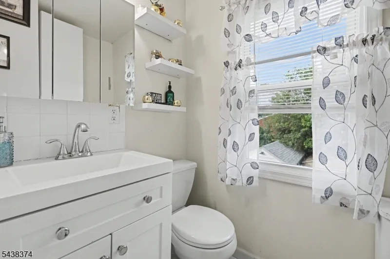 1312 Dewitt Ter Linden City, NJ 07036