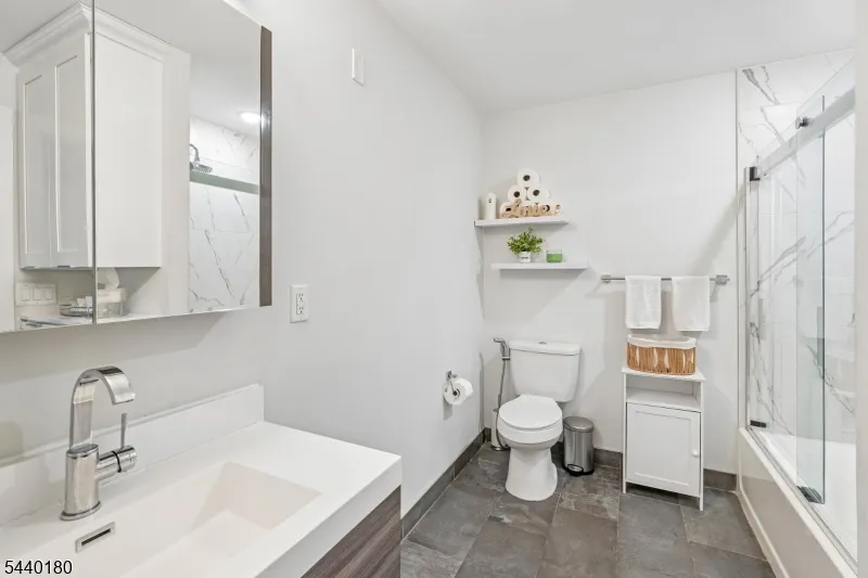 62 69Th St #209 Unit 209 Guttenberg Town, NJ 07093
