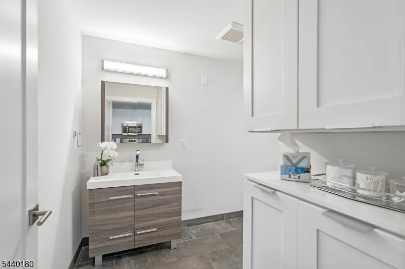 62 69Th St #209 Unit 209 Guttenberg Town, NJ 07093