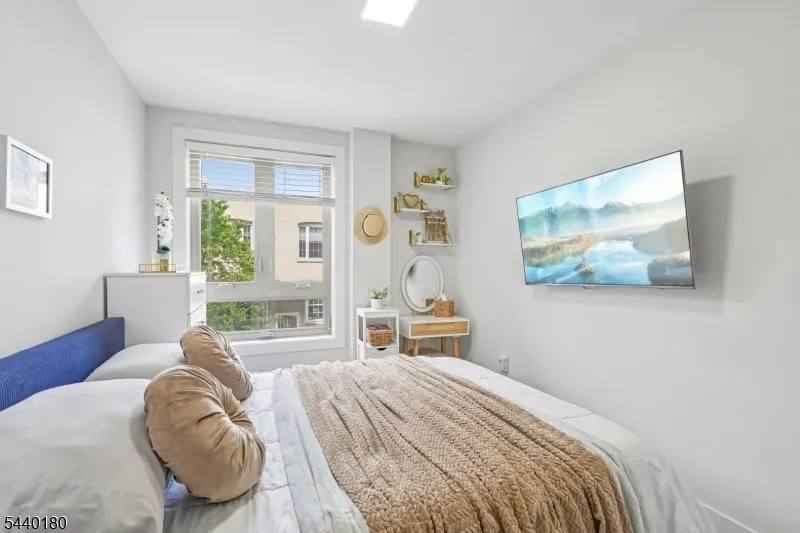 62 69Th St #209 Unit 209 Guttenberg Town, NJ 07093