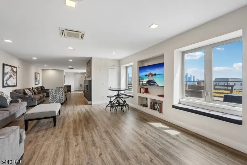 62 69Th St #209 Unit 209 Guttenberg Town, NJ 07093