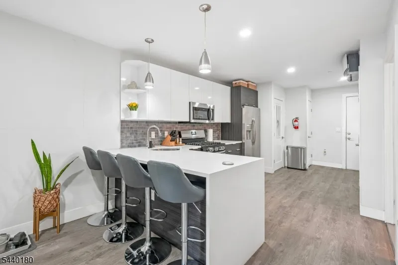 62 69Th St #209 Unit 209 Guttenberg Town, NJ 07093