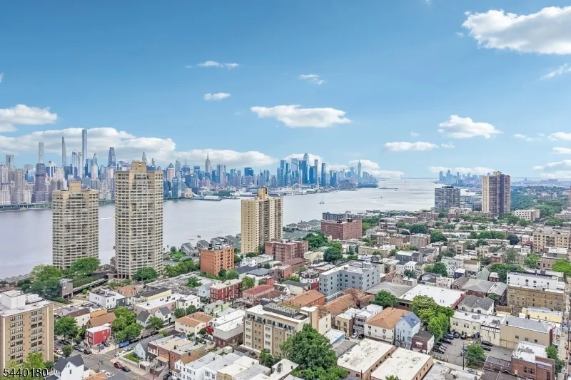 62 69Th St #209 Unit 209 Guttenberg Town, NJ 07093