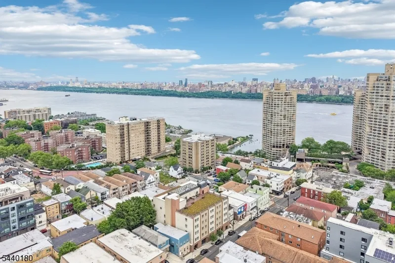 62 69Th St #209 Unit 209 Guttenberg Town, NJ 07093