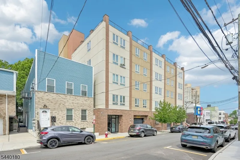 62 69Th St #209 Unit 209 Guttenberg Town, NJ 07093