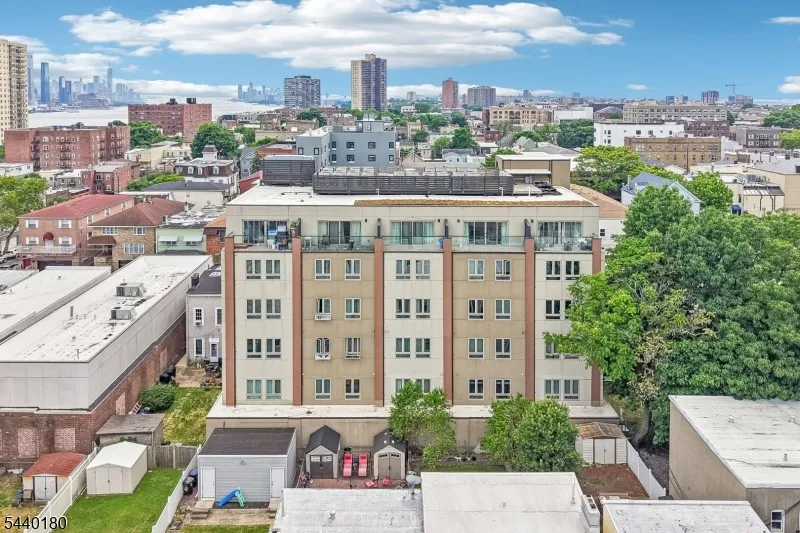 62 69Th St #209 Unit 209 Guttenberg Town, NJ 07093