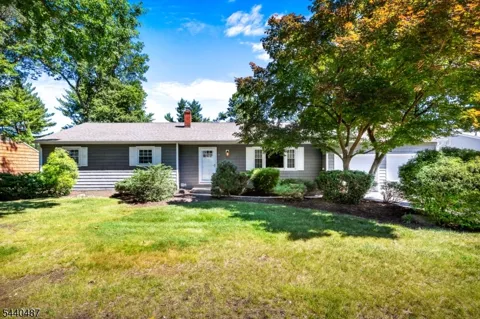 5 Camelot Dr