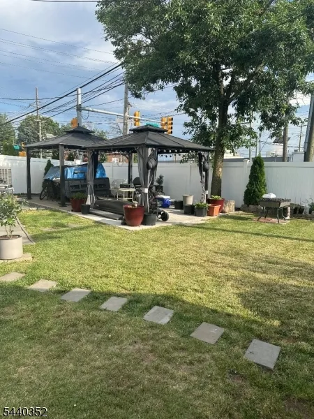 422 W Linden Ave Linden City, NJ 07036