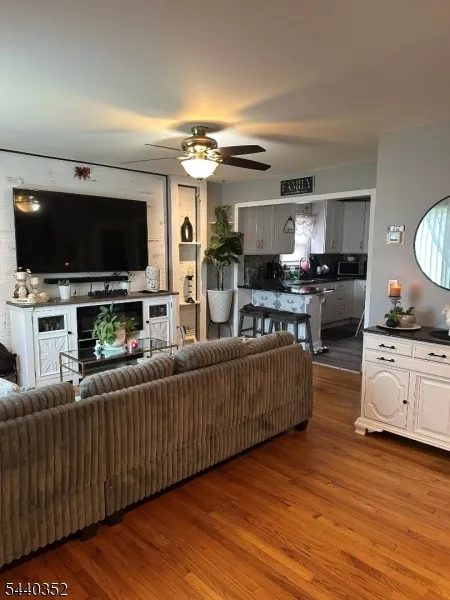 422 W Linden Ave Linden City, NJ 07036