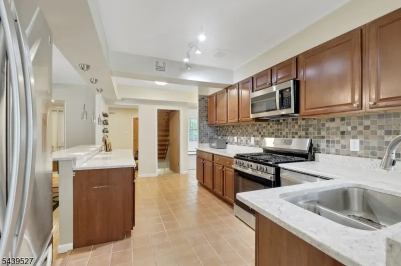 1093 Littleton Rd Parsippany-Troy Hills, NJ 07950