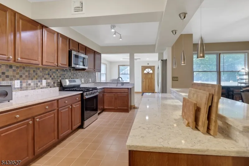 1093 Littleton Rd Parsippany-Troy Hills, NJ 07950