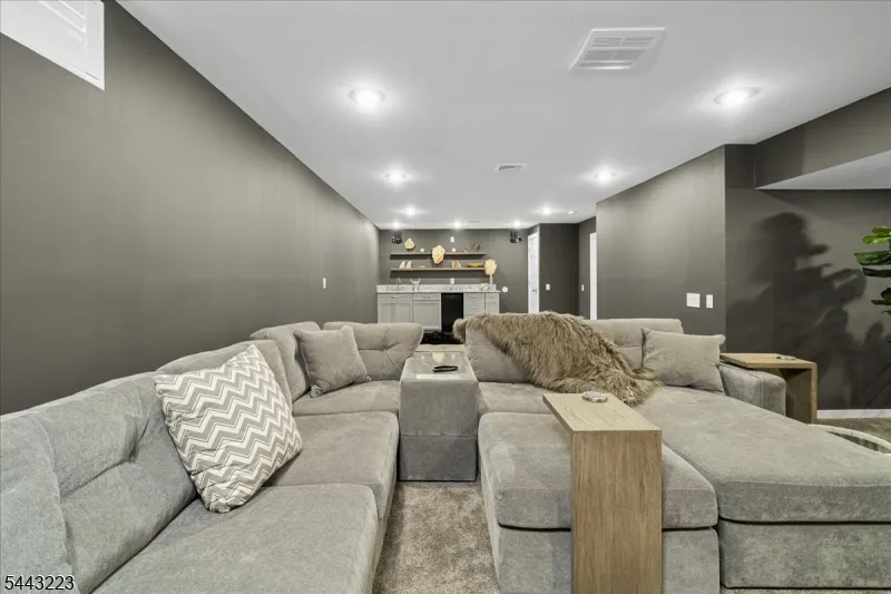 49 Coventry Rd Hardyston, NJ 07419