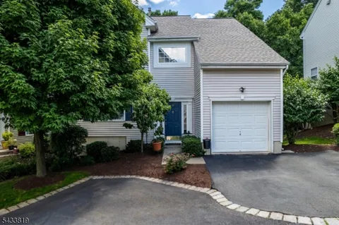 38 Brock Ln