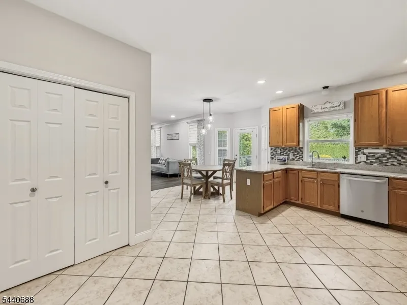 323 Frank Applegate Rd Jackson, NJ 08527