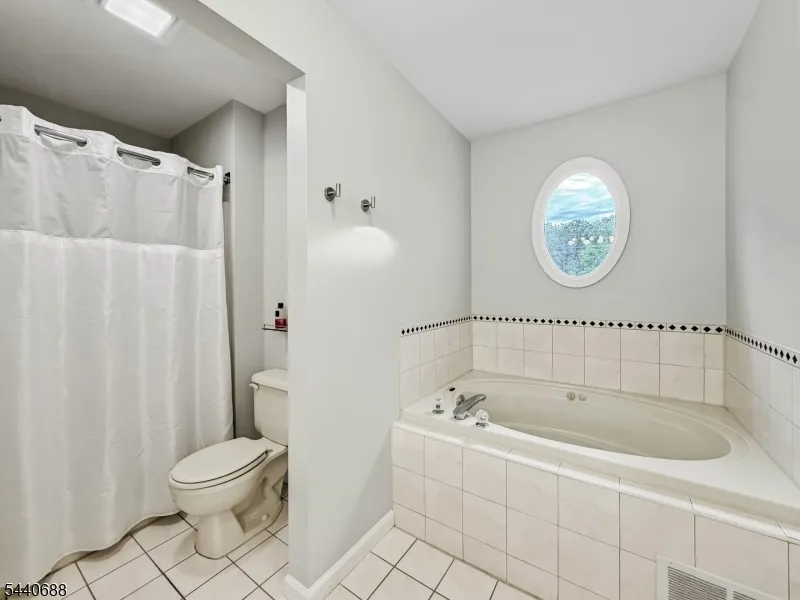 323 Frank Applegate Rd Jackson, NJ 08527
