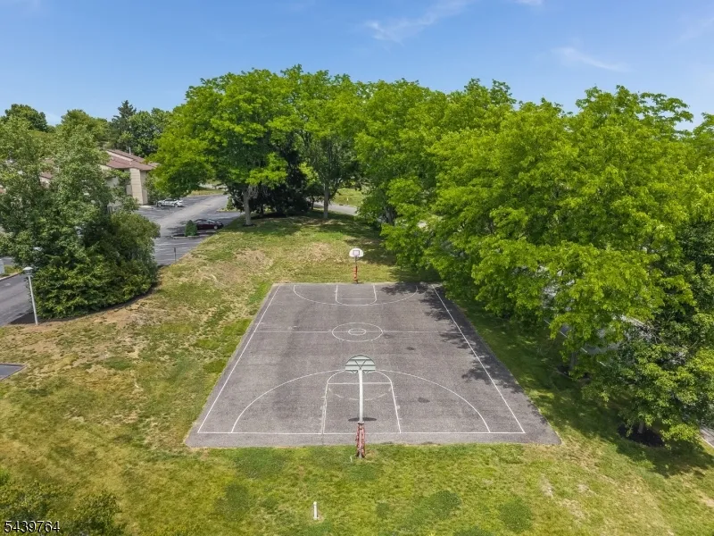 1215 Spruce Hills Dr Glen Gardner, NJ 08826