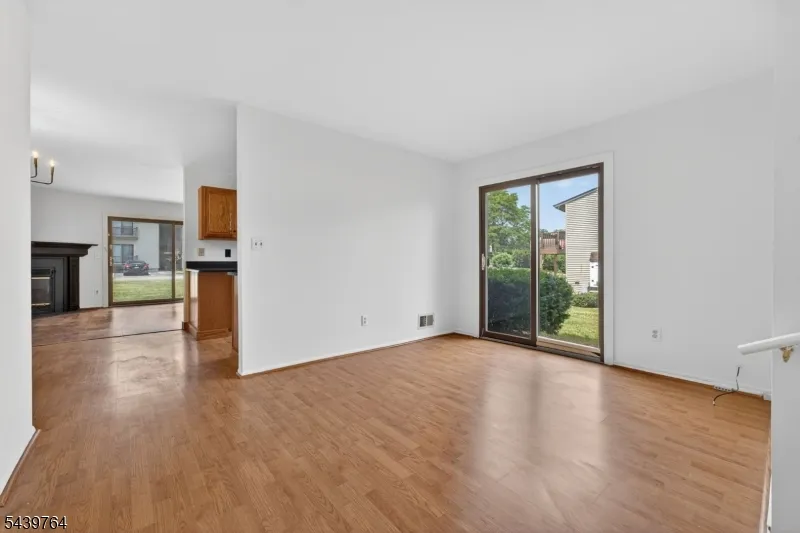 1215 Spruce Hills Dr Glen Gardner, NJ 08826