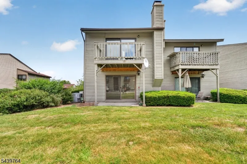 1215 Spruce Hills Dr Glen Gardner, NJ 08826