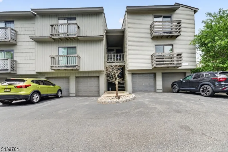 1215 Spruce Hills Dr Glen Gardner, NJ 08826