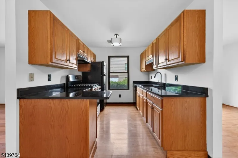 1215 Spruce Hills Dr Glen Gardner, NJ 08826