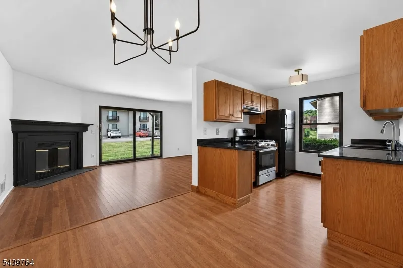1215 Spruce Hills Dr Glen Gardner, NJ 08826