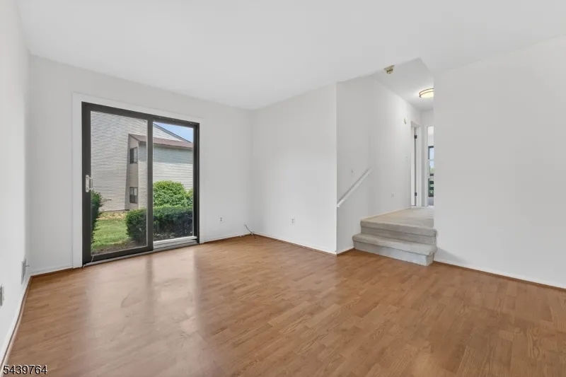 1215 Spruce Hills Dr Glen Gardner, NJ 08826