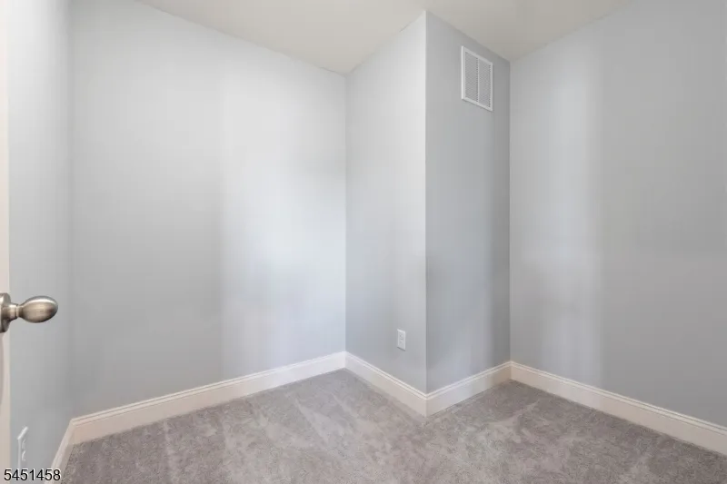 1 Passe Ct Hillsborough, NJ 08844