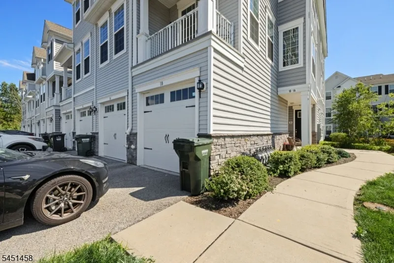 1 Passe Ct Hillsborough, NJ 08844