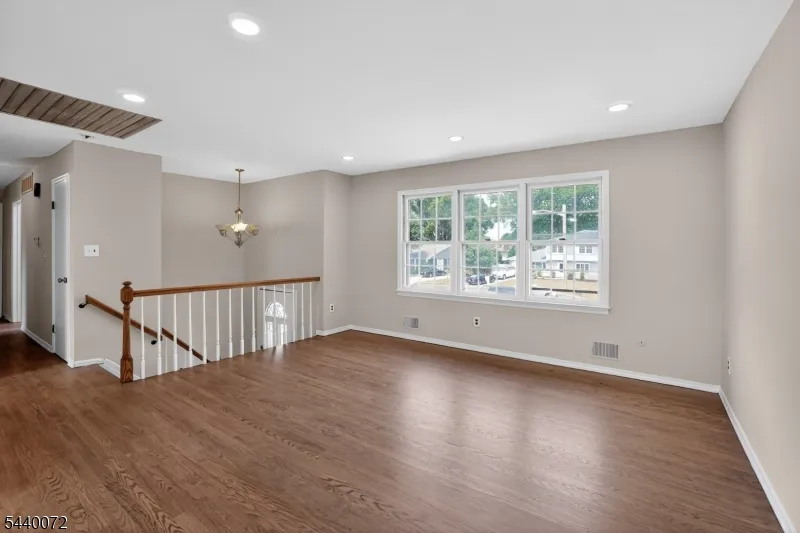 21 Ash Rd Edison, NJ 08817